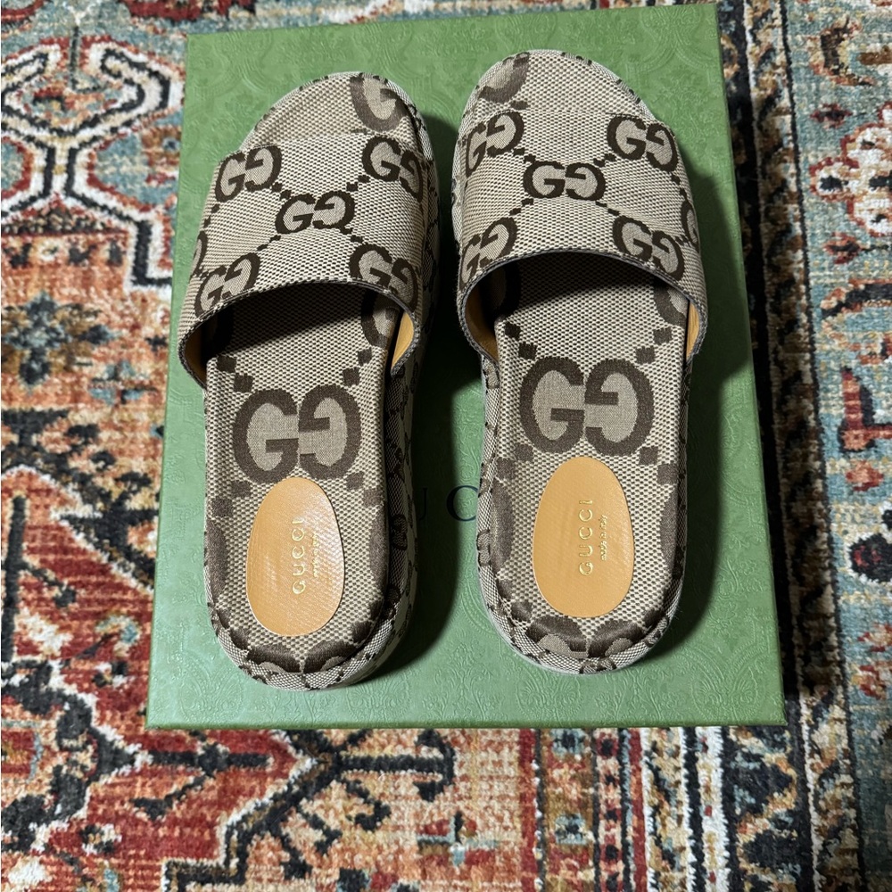 Gucci women’s platform sandal, size 10 (40) - Only worn twice!